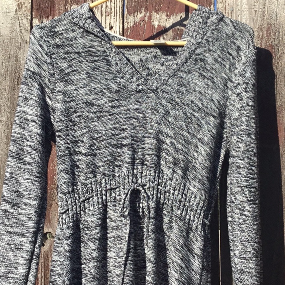 Sweaters - Picture 3 of 8